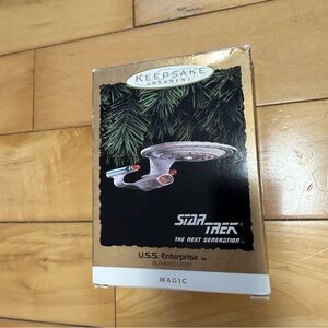 Hallmark Star Trek U.S.S. Enterprise Ornament with Blinking Light